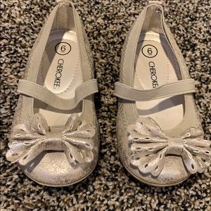 ⭐️ 5 for 25 ⭐️Gold flats with bow